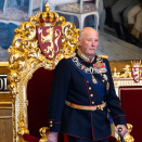 11. oktober: Kongen forestår den høytidelige åpningen av det 166. storting. Dronning Sonja og Kronprins Haakon er også til stede under seremonien. Foto: Peter Mydske / Stortinget